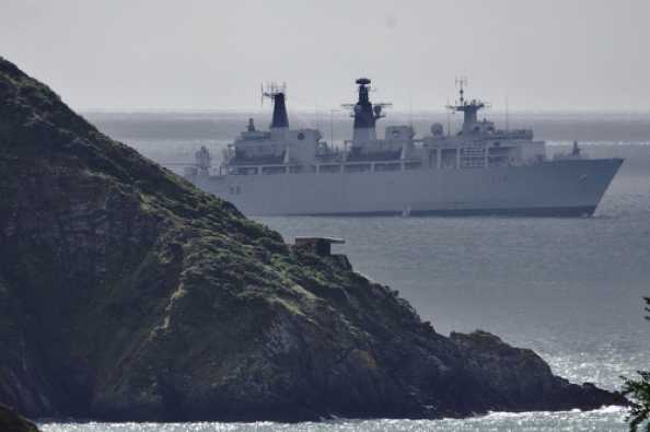 05 July 2020 - 09-07-35
Slowly creeping into view.
---------------------------
HMS Albion unloads & loads  its landing craft